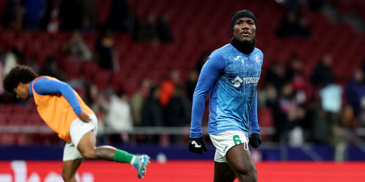 Wolves battling to sign "fabulous" versatile star who is available for £21m