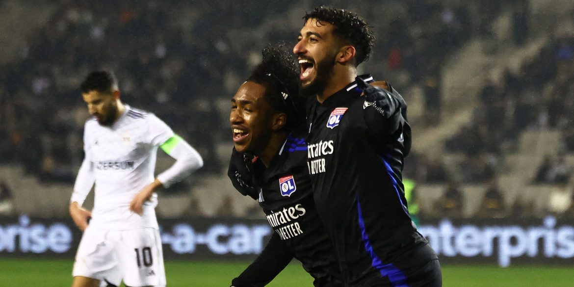 Everton submit opening bid to beat Liverpool to sign "explosive" 20 y/o ace