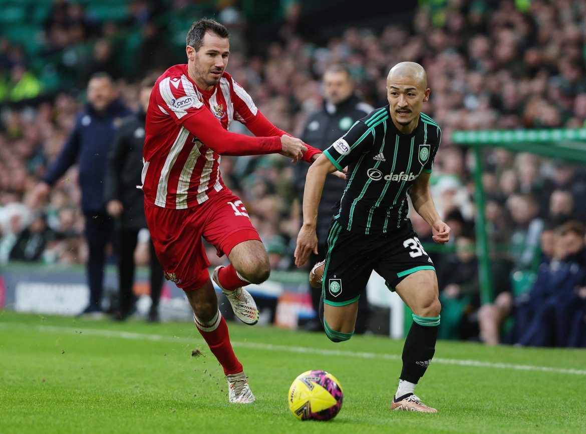Southampton could sign Maeda to solve issue